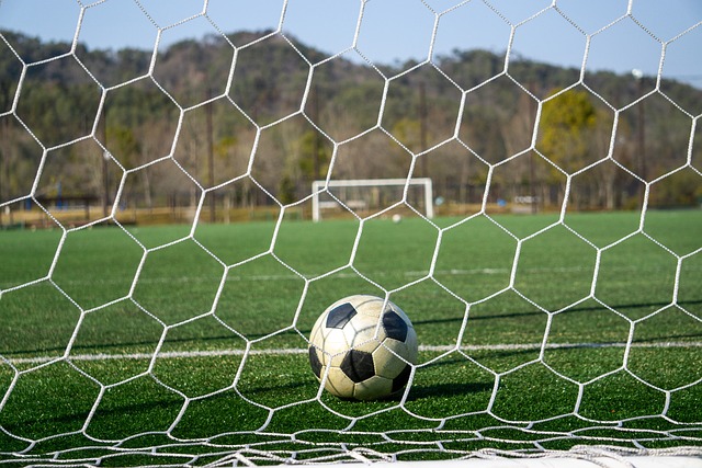 图片报：诺伊尔参加了拜仁周五训练，对阵弗赖堡可以首发上场